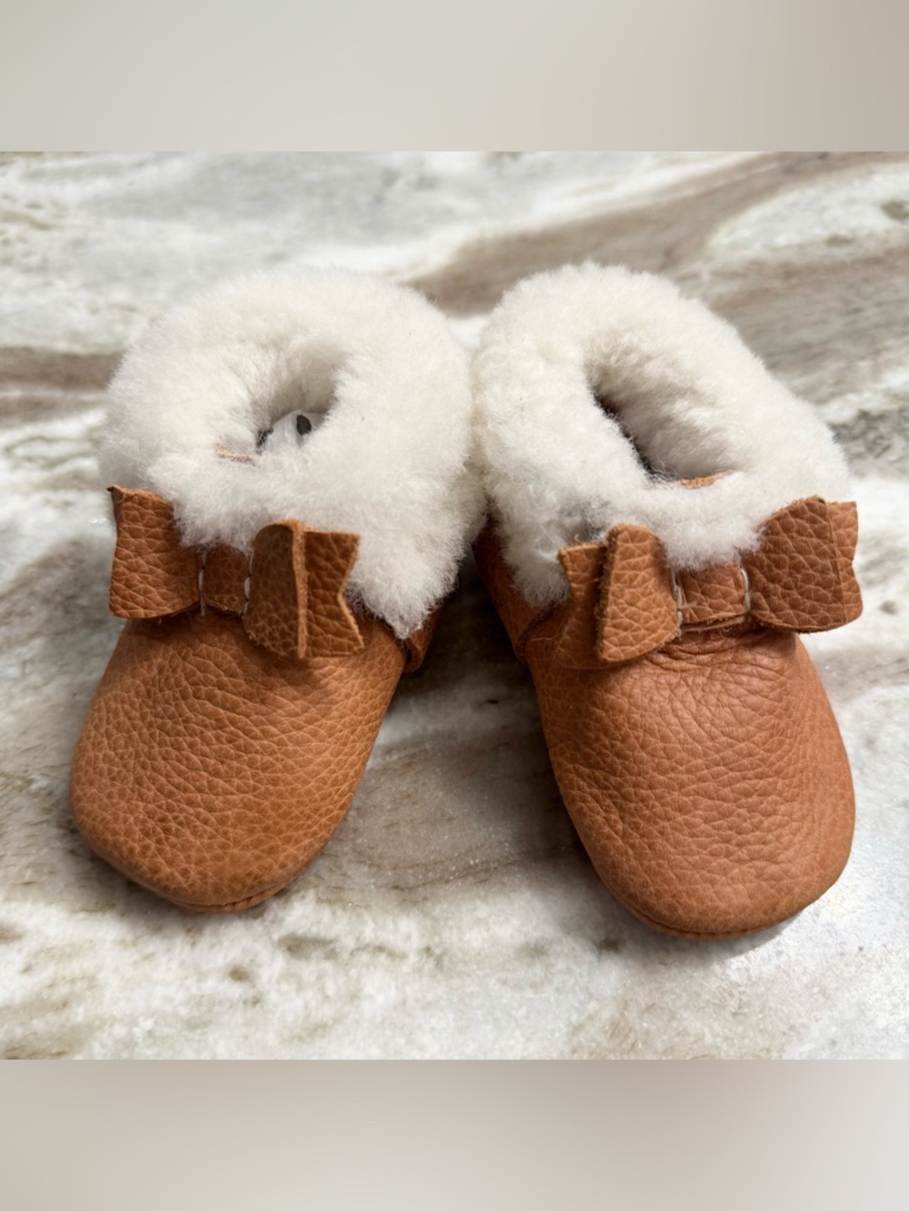 Freshly Picked Shearling Bow soft sole Zion Brown Leather Baby Moccasins Size 2